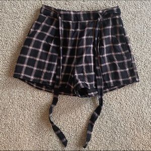 Plaid high-wasted shorts from American Eagle